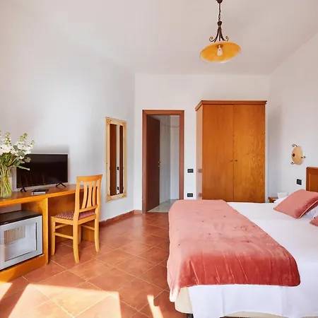 Hotel Fattoria Belvedere 4*